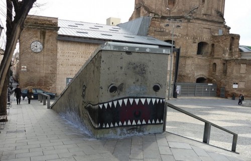 KapoSharkSubwayMadrid-500x322