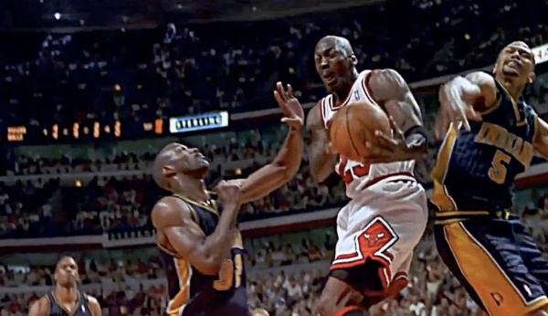 Kobe-Bryant-vs-Michael-Jordan-Identical-Plays-Video
