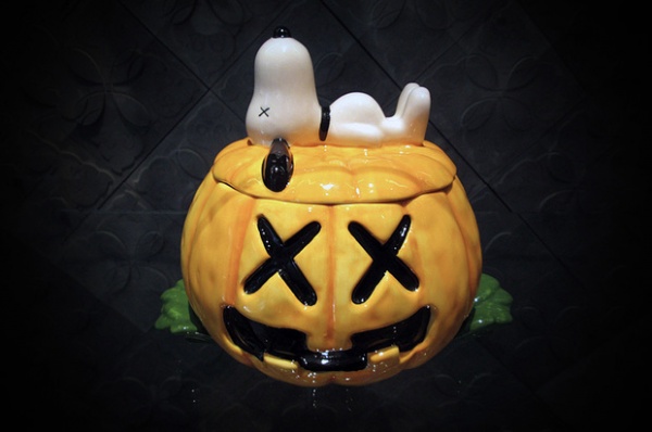 OriginalFake x Medicom Toy ‘KAWS Ceramic Snoopy’