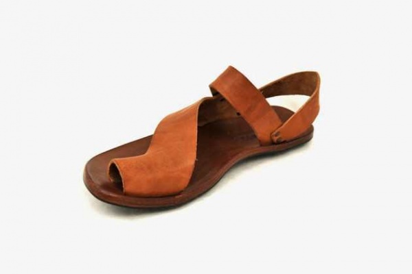  Vegetable-Tanned Leather Sandals From California&rsquo;s Cydwoq